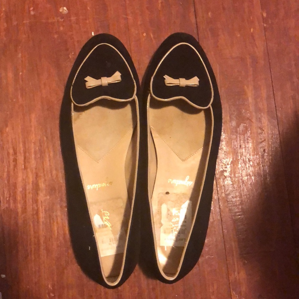 Black suede shoes with beige leather bows!